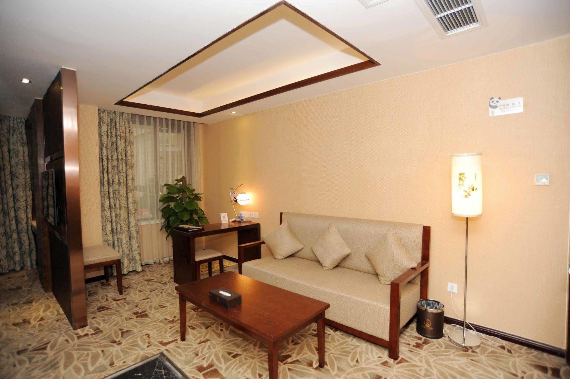 Chengdu Panda Prince Culture Hotel Екстер'єр фото