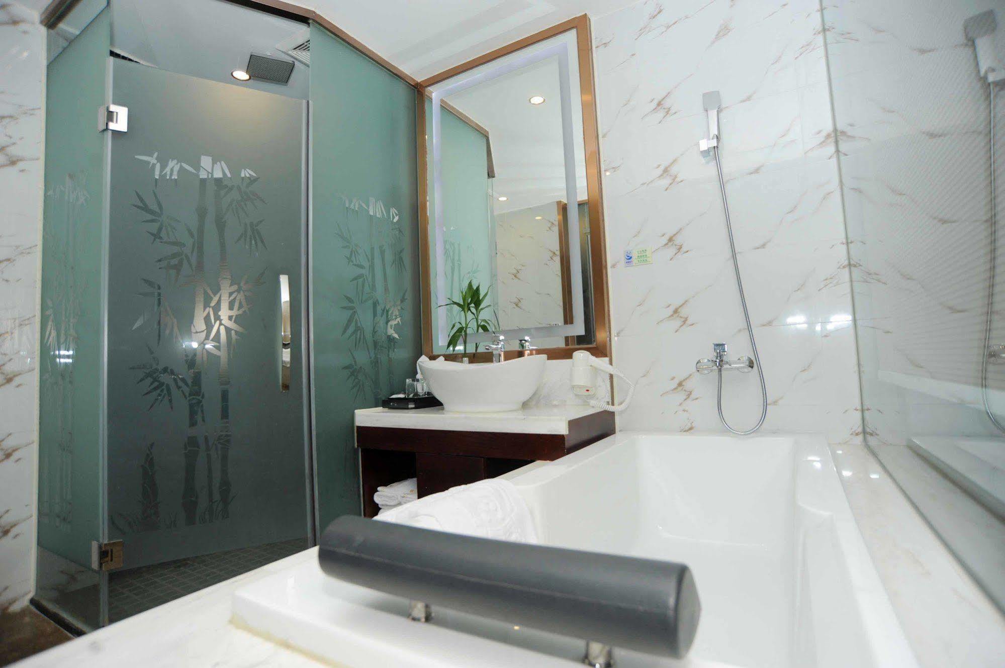 Chengdu Panda Prince Culture Hotel Екстер'єр фото