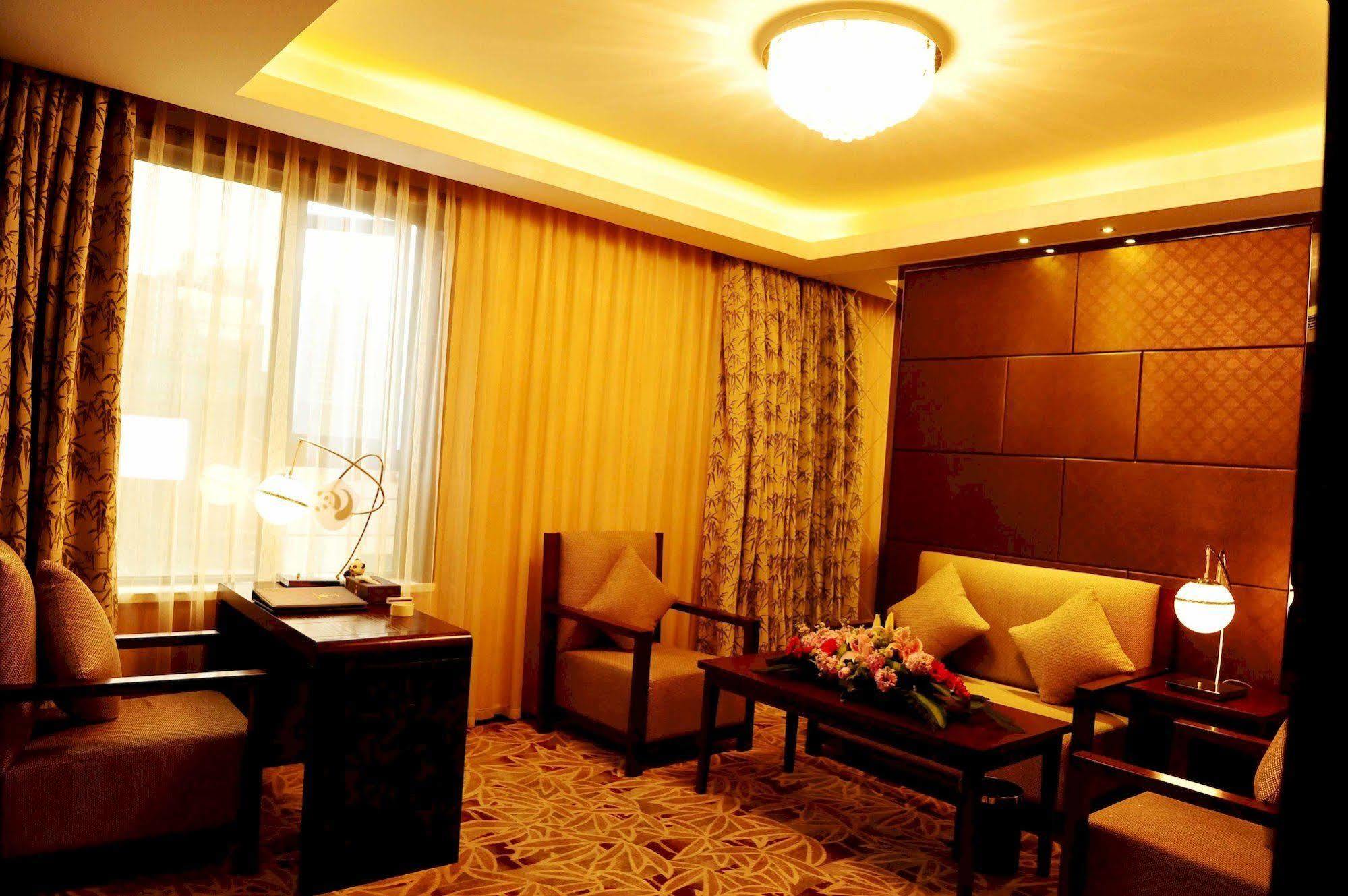 Chengdu Panda Prince Culture Hotel Екстер'єр фото