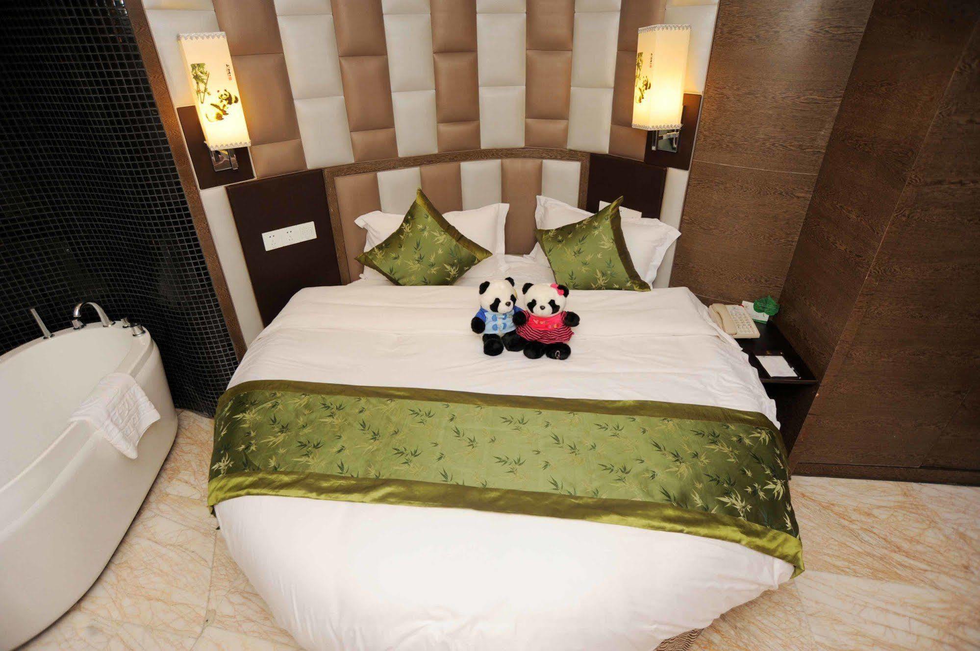 Chengdu Panda Prince Culture Hotel Екстер'єр фото