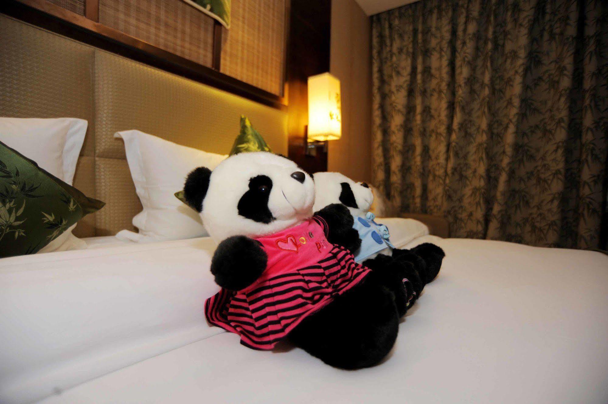 Chengdu Panda Prince Culture Hotel Екстер'єр фото