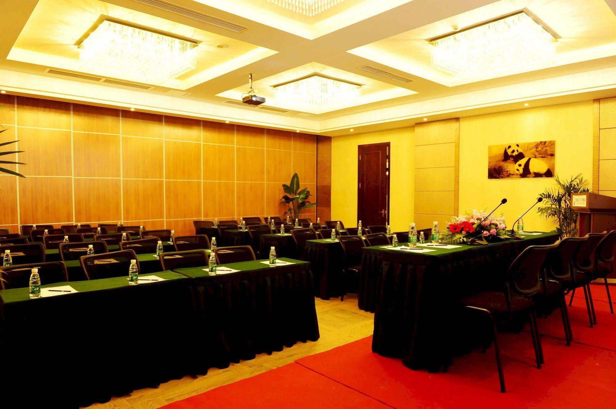 Chengdu Panda Prince Culture Hotel Екстер'єр фото