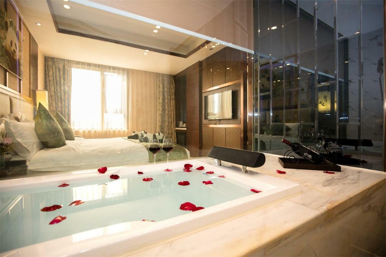 Chengdu Panda Prince Culture Hotel Екстер'єр фото