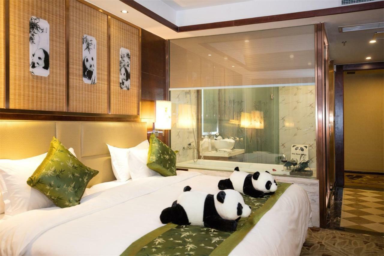 Chengdu Panda Prince Culture Hotel Екстер'єр фото