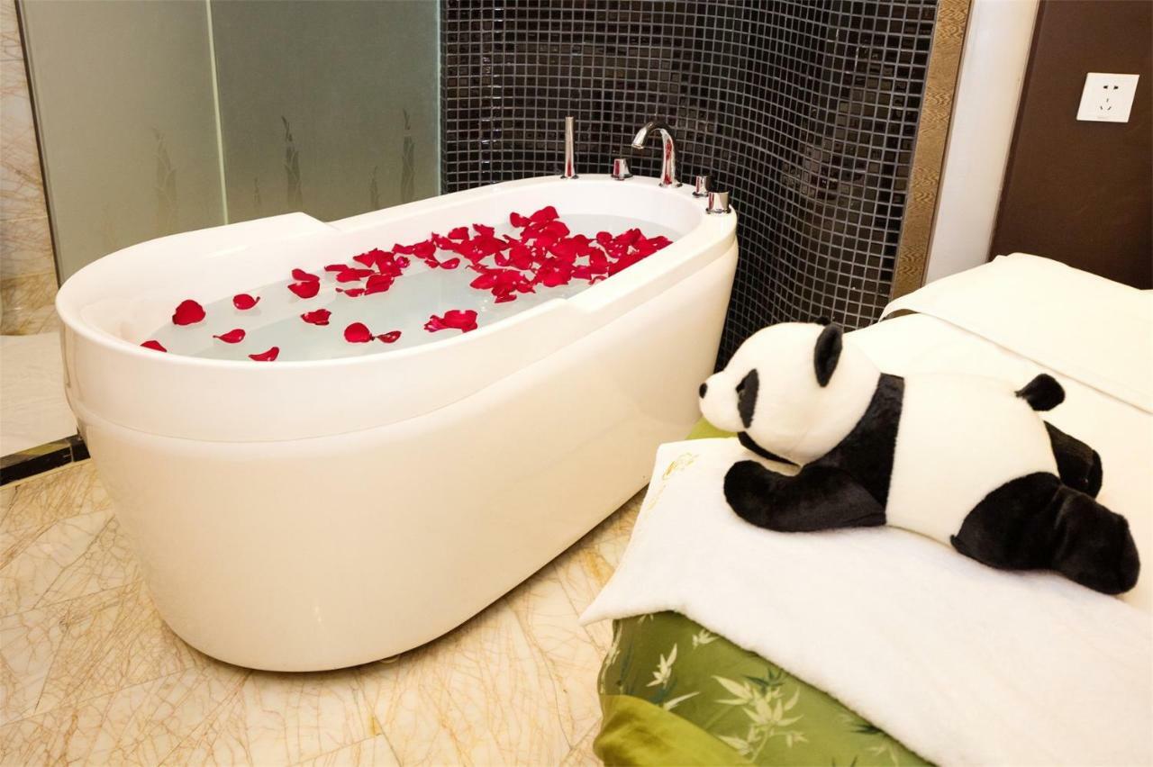 Chengdu Panda Prince Culture Hotel Екстер'єр фото